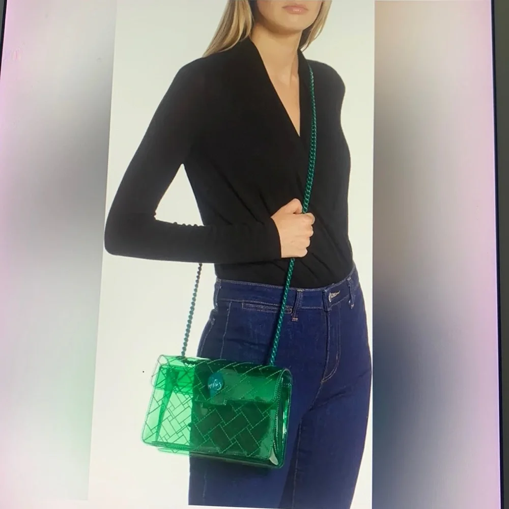 - Kurt Geiger London Medium Kensington Vinyl Crossbody Bag_3